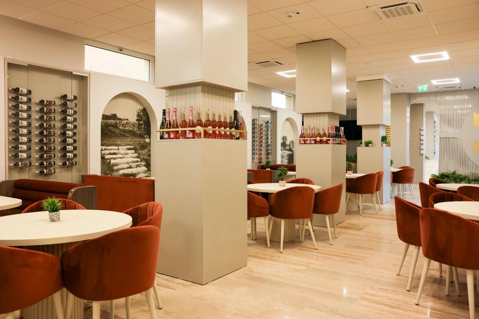 Mimi Hotel Corabia Екстериор снимка